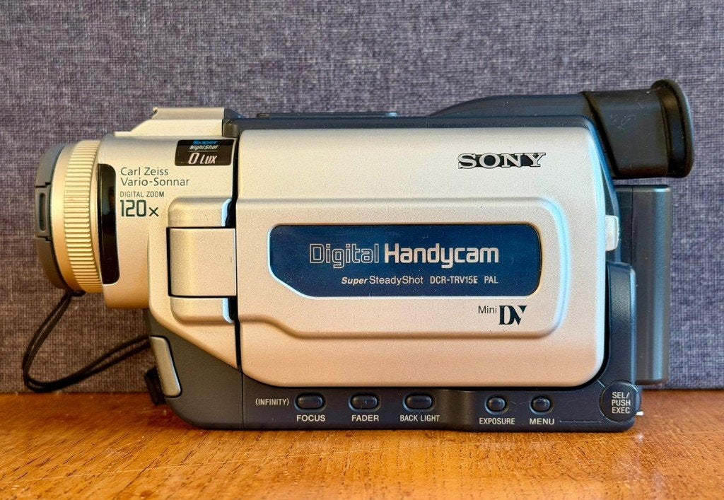 Sony DCR TRV15E MiniDV Handycam, FireWire, Digitaliseren, Mini dv, 20x of meer, Ophalen of Verzenden, Zo goed als nieuw