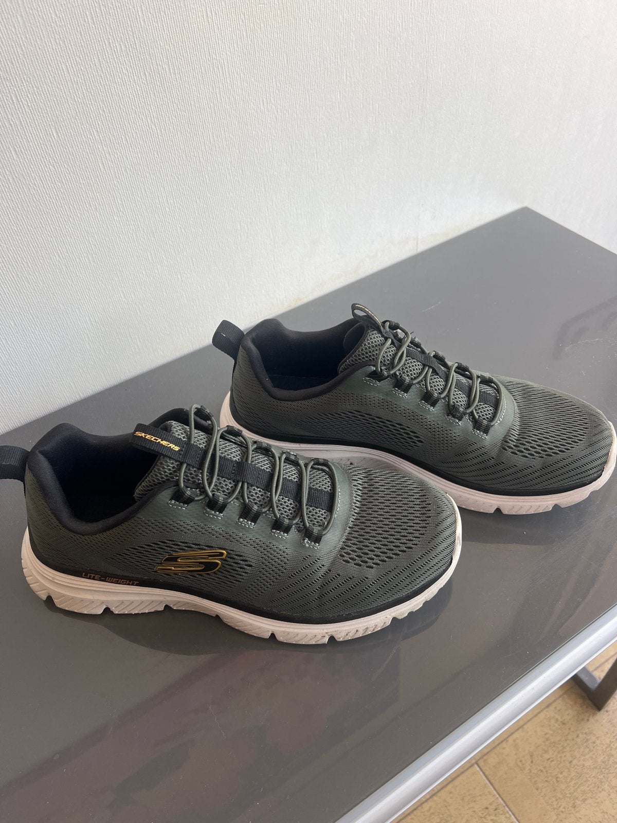 Skechers Memory Foam Sneakers - 1x gedragen, verkeerde maat, Ophalen of Verzenden, Zo goed als nieuw, Overige kleuren, Sneakers of Gympen