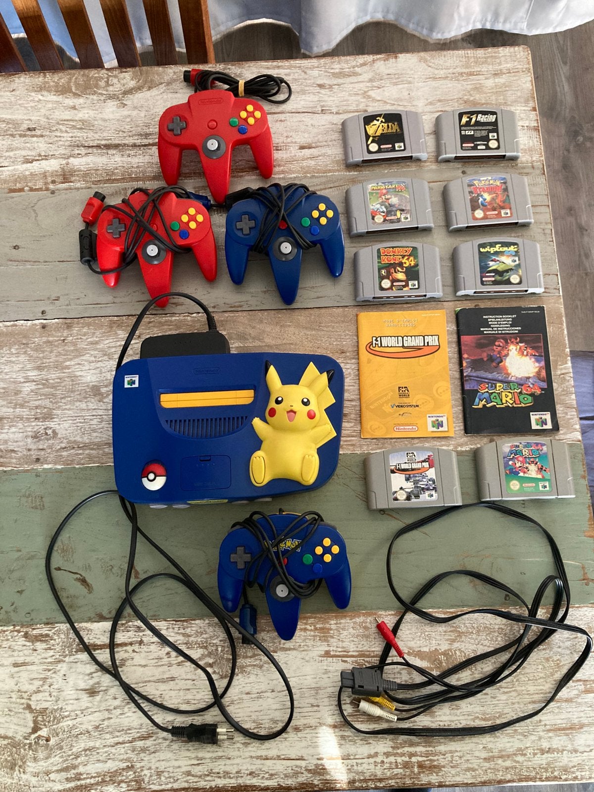 Limited Edition Nintendo 64 Pokemon Pikachu met veel extra’s, Spelcomputers en Games, Ophalen, Zo goed als nieuw, Met 1 controller