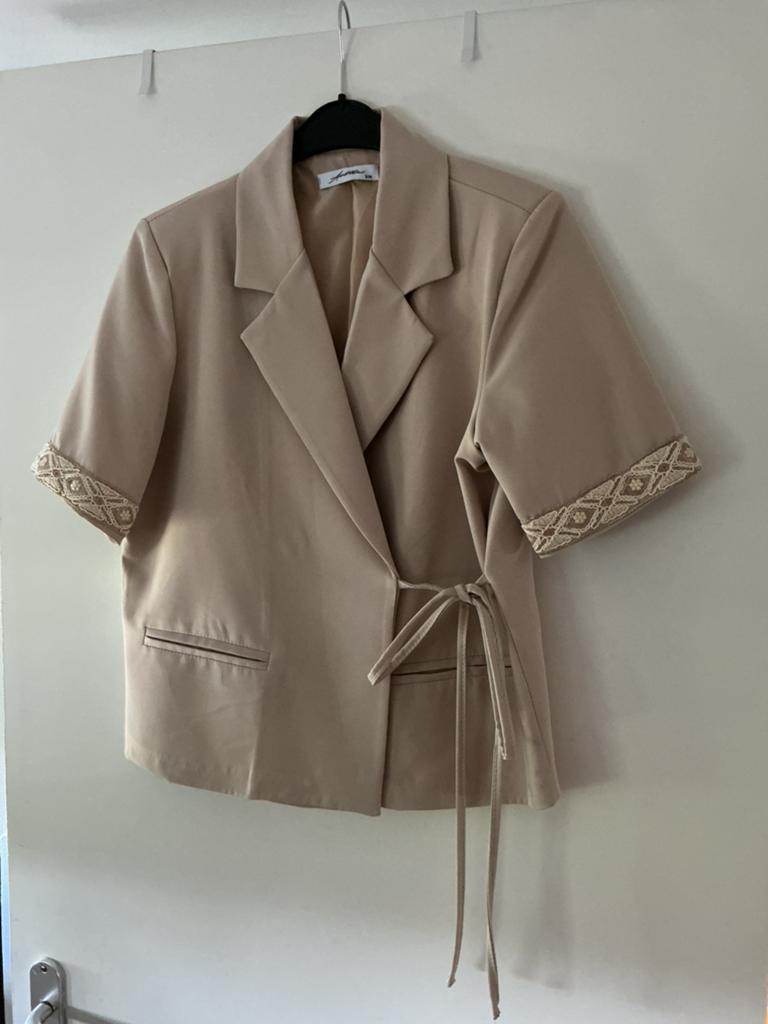 Ambika overslag blazer met korte mouw, zandkleur, mt s/m, Beige, Nieuw, Ophalen of Verzenden, Jasje