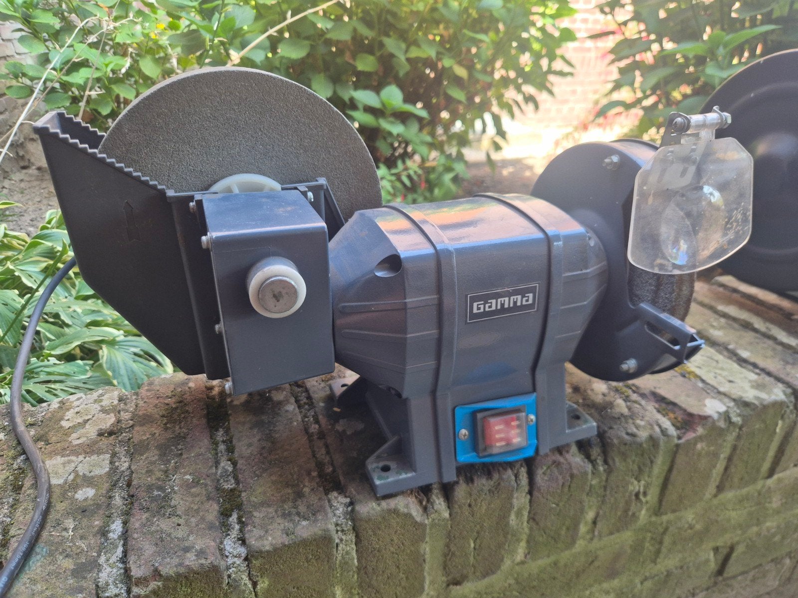 Gamma Werbankslijpmachine WBS-N250 met wetstone, Ophalen, Gebruikt, Minder dan 700 watt, Werkbankslijpmachine