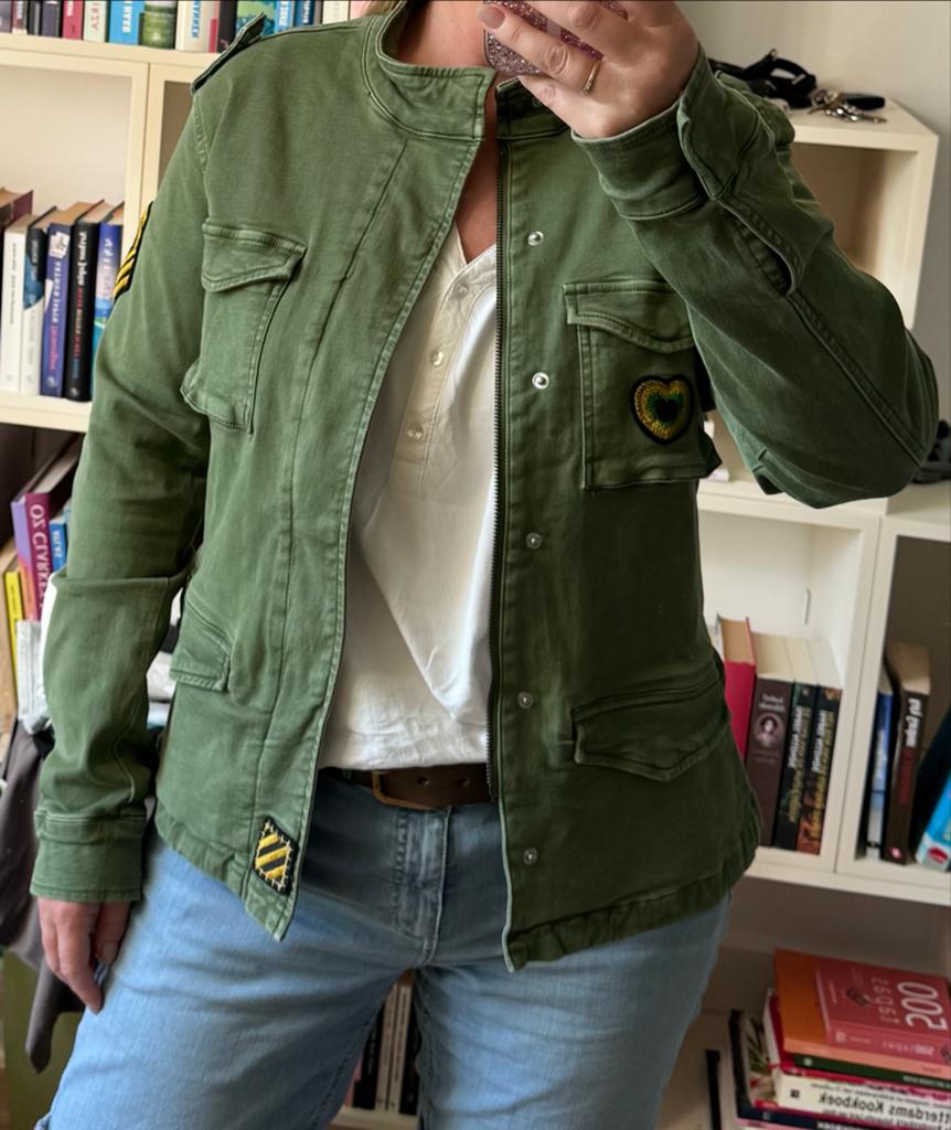 Florez legergroen jasje met patches - mt L, Ophalen of Verzenden, Zo goed als nieuw, Maat 42/44 (L), Groen