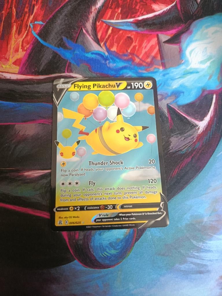 Pokémon kaart Flying Pikachu V 006/025 Celebrations, Ophalen of Verzenden, Zo goed als nieuw, Losse kaart, Foil