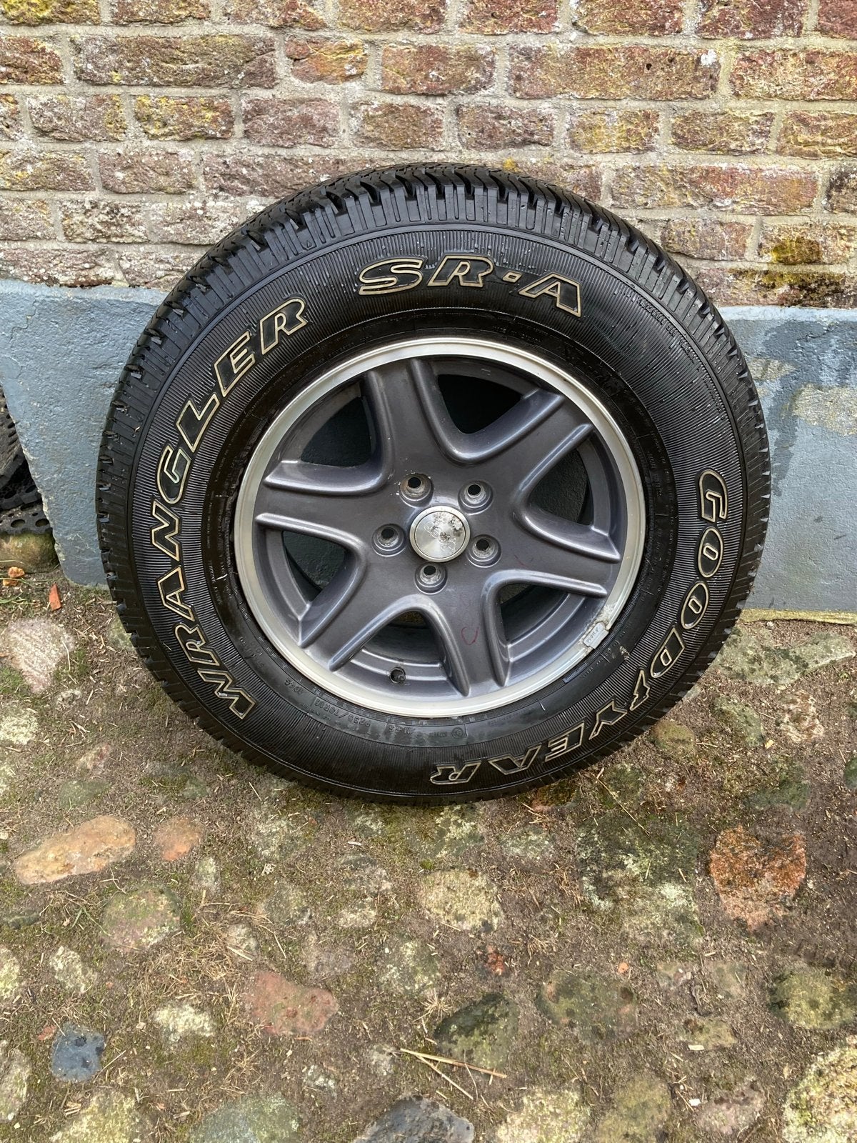 Jeep Wrangler SR A Goodyear P235/70R16 104S reservewiel, Ophalen, Zo goed als nieuw