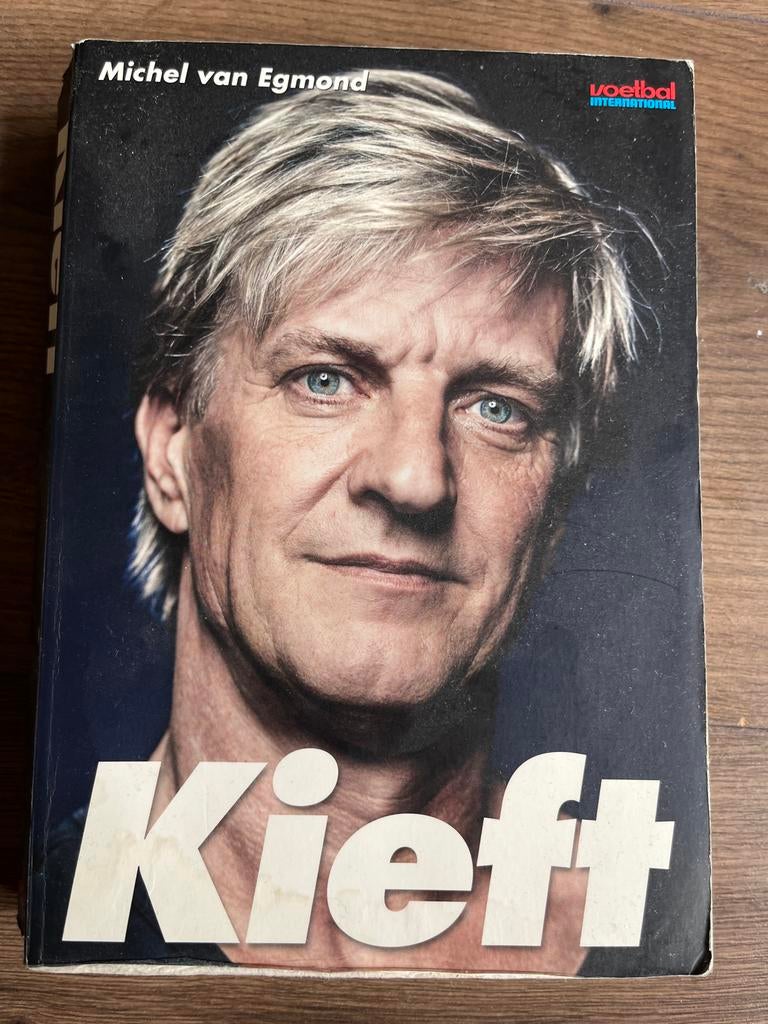 Kieft - Michel van Egmond (Voetbal International), Ophalen of Verzenden, Gelezen, Sport