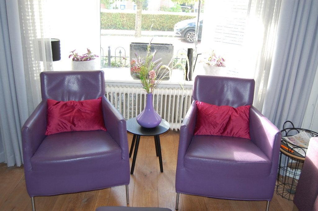 2 Mooie Paarse Leren Relax Fauteuls, Ophalen, Minder dan 75 cm, Leer, Zo goed als nieuw