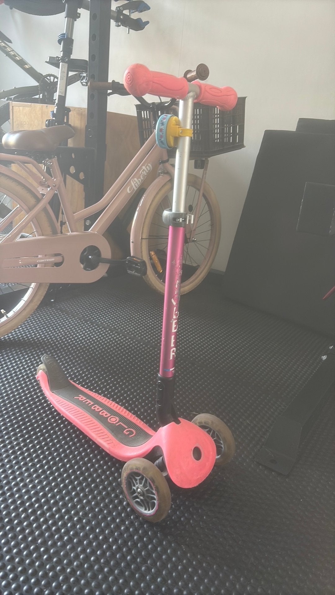 Globber step 3 wielen met lichtjes roze, Fietsen en Brommers, Ophalen, Gebruikt, Gewone step