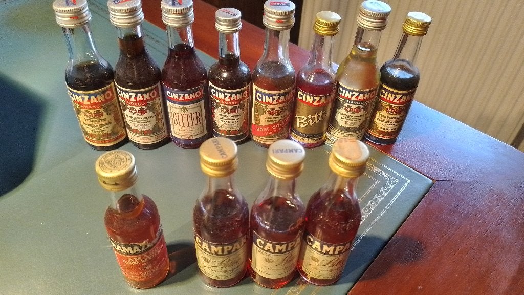 verzameling verschillende vermouth flesjes, Ophalen of Verzenden