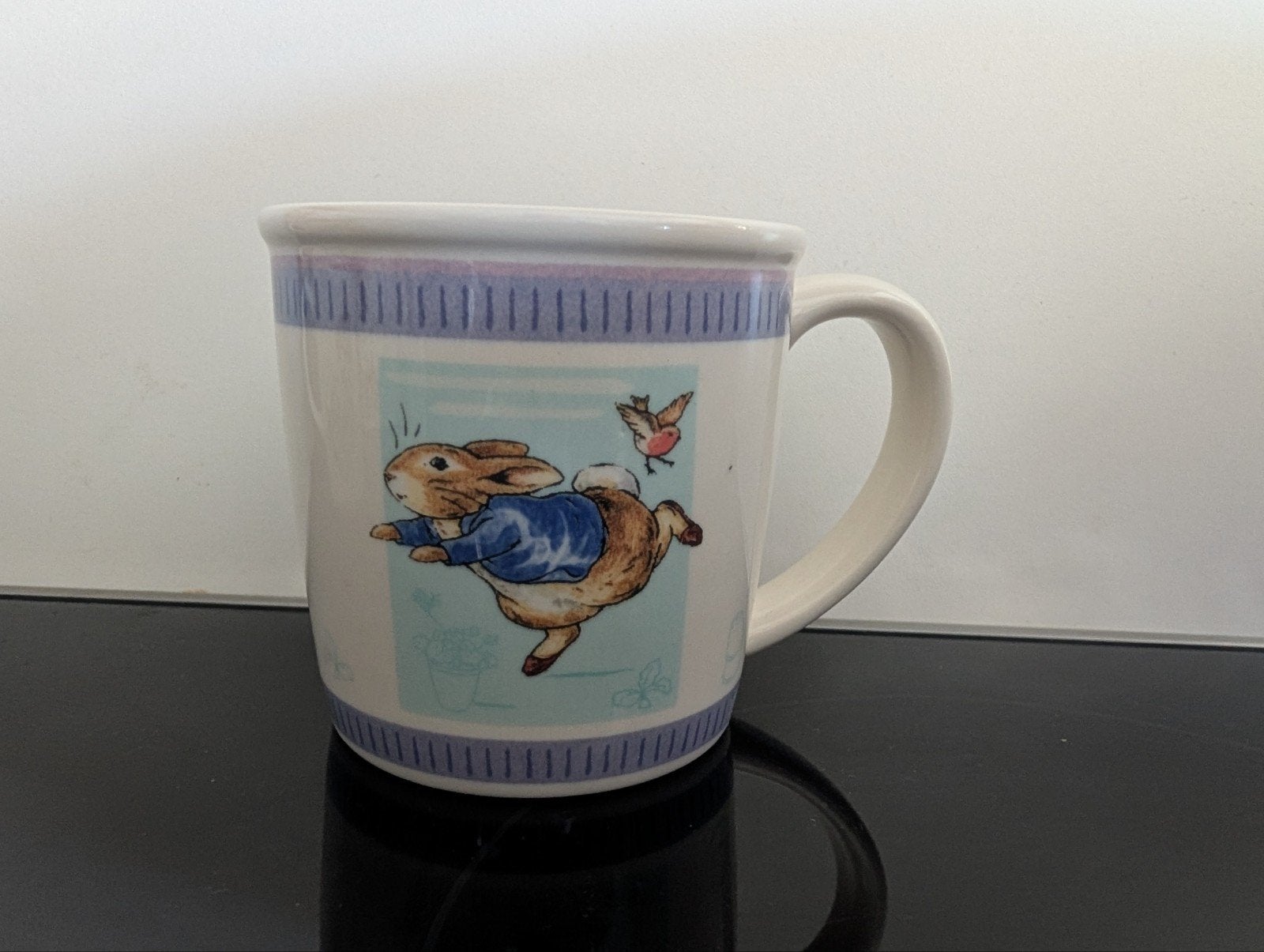 Wedgwood beker Peter Rabbit, Klassiek, Ophalen of Verzenden, Zo goed als nieuw, Kop(pen) en/of Schotel(s)
