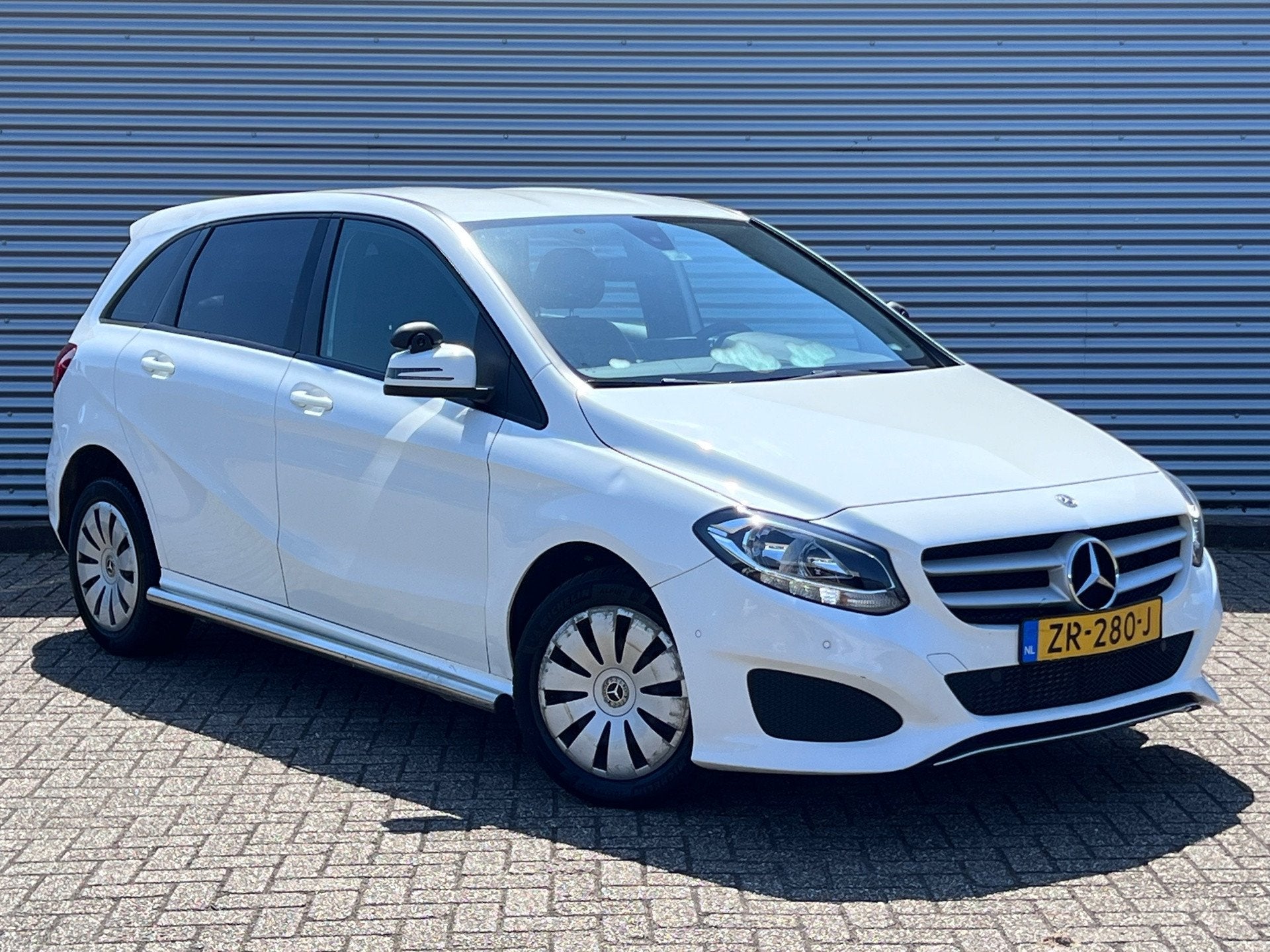Mercedes-Benz B-klasse 220 d Ambition // AUTOMAAT / AIRCO /, Auto's, Gebruikt, Euro 6, 4 cilinders, Wit