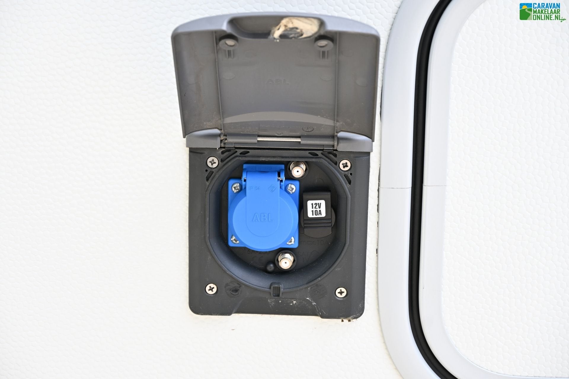 Foto 38 van Eriba Touring Triton 430 Mover Cass.luifel Boiler COMPLEET!