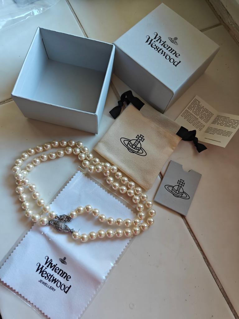 Vivienne Westwood parelketting met orb sluiting, Overige materialen, Wit, Nieuw, Ophalen of Verzenden