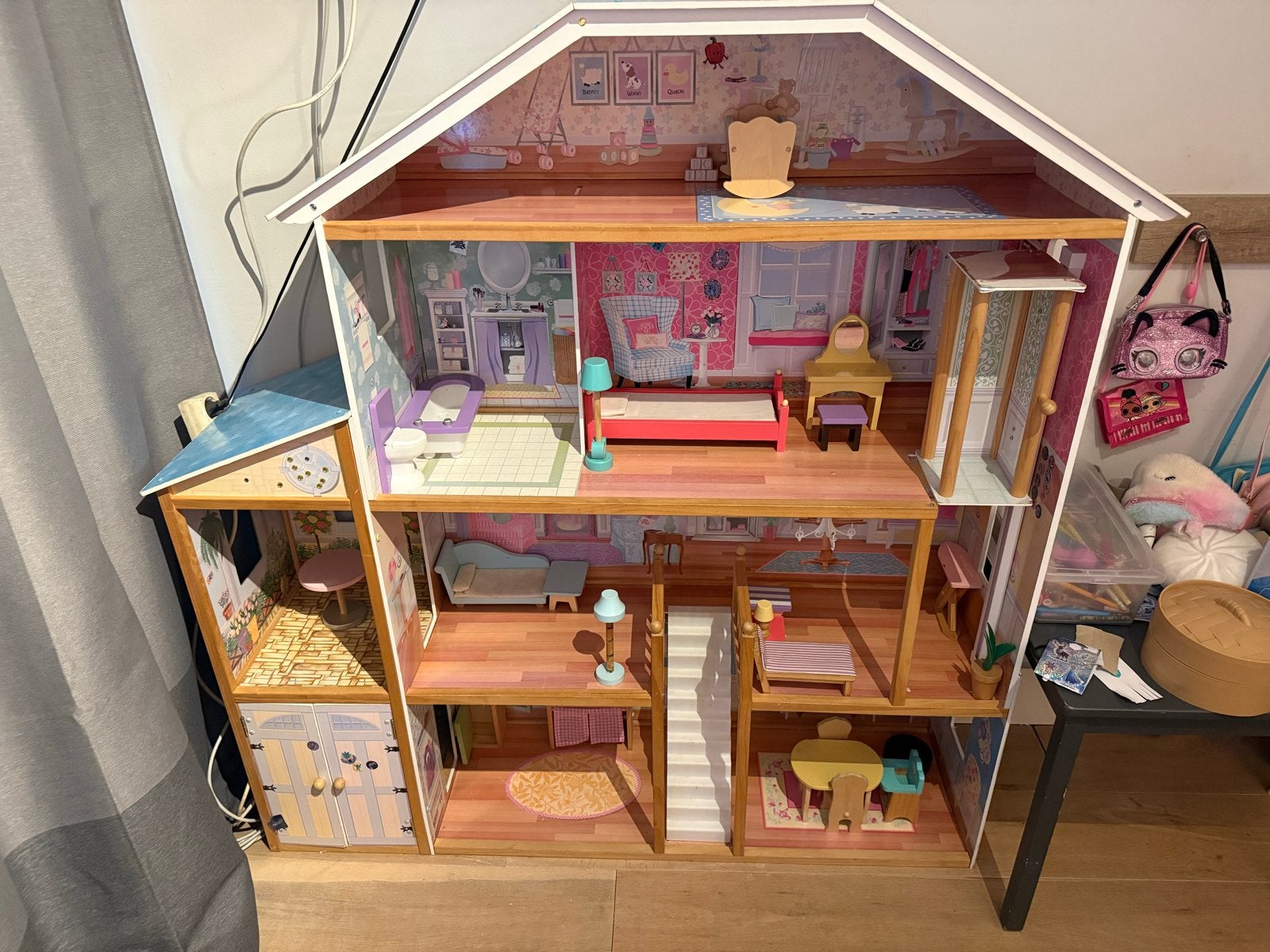 Groot houten poppenhuis met meubels, Ophalen, Gebruikt, Poppenhuis