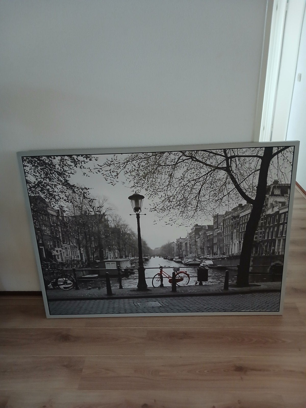 Amsterdam Gracht Zwart-Wit Canvas met Rode Fiets, Ophalen, 50 – 75, 75 tot 100 cm, Print