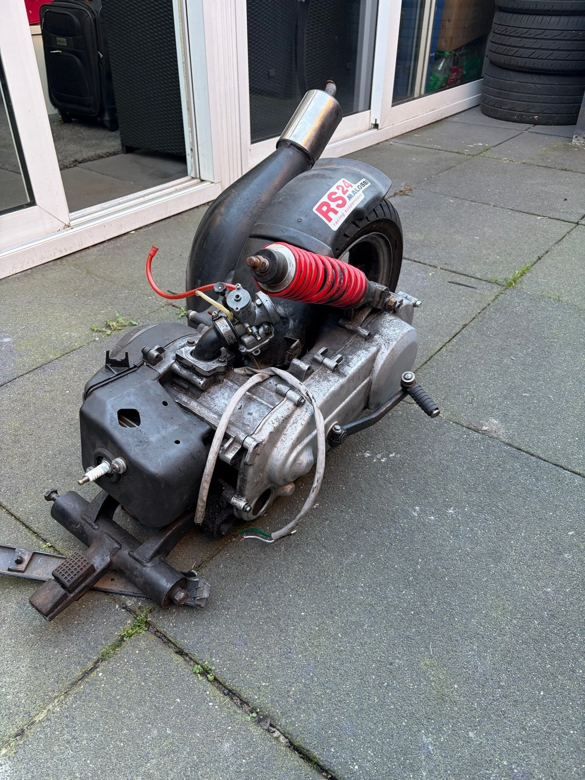 Piaggio 70cc 2-takt motorblok met uitlaat en schokbreker, Fietsen en Brommers, Ophalen of Verzenden, Gebruikt, Blok