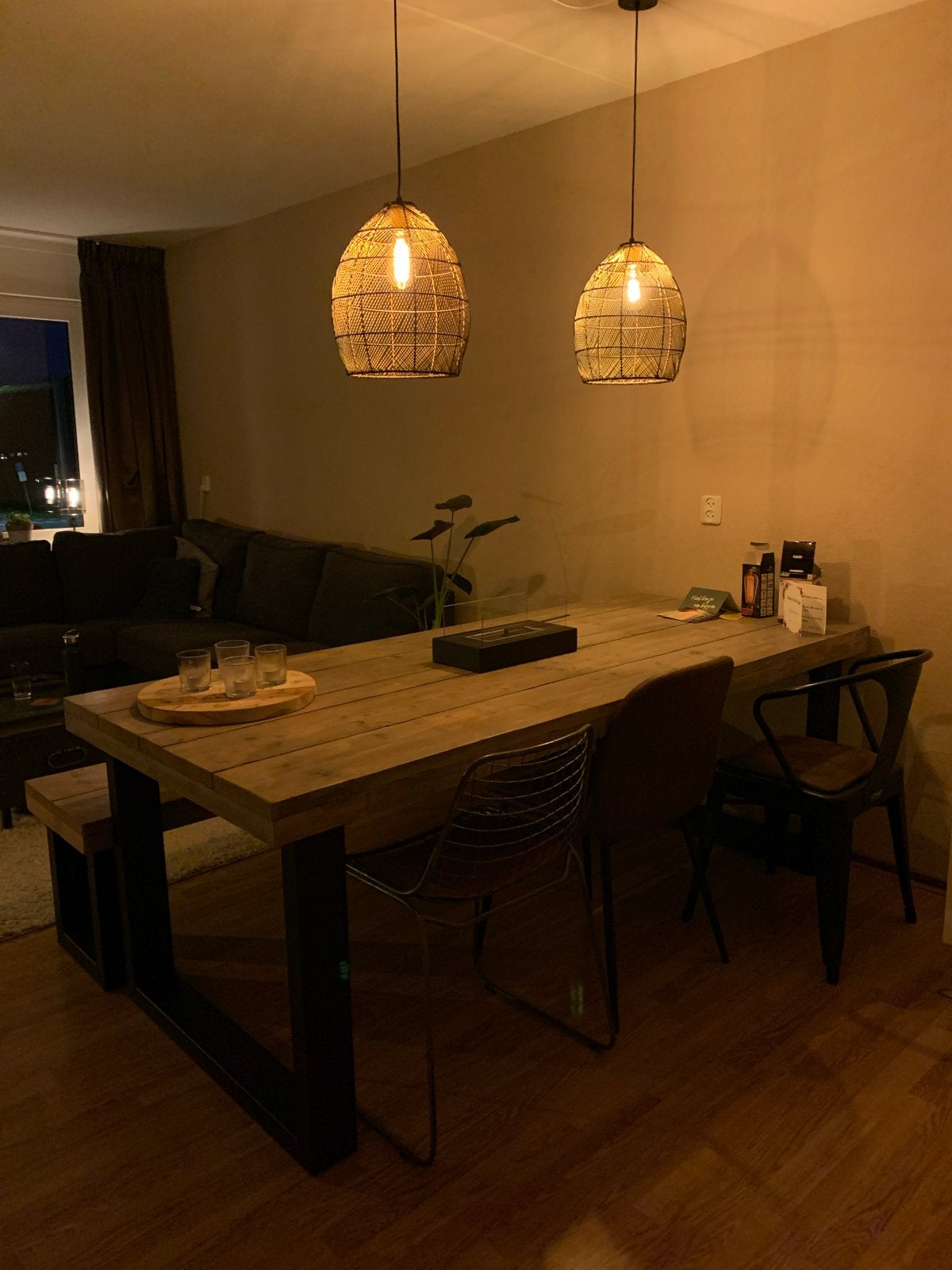 2 Rotan hanglampen met warme LED lampen, Ophalen, Zo goed als nieuw, Natuurlijk materiaal, E27 (groot)