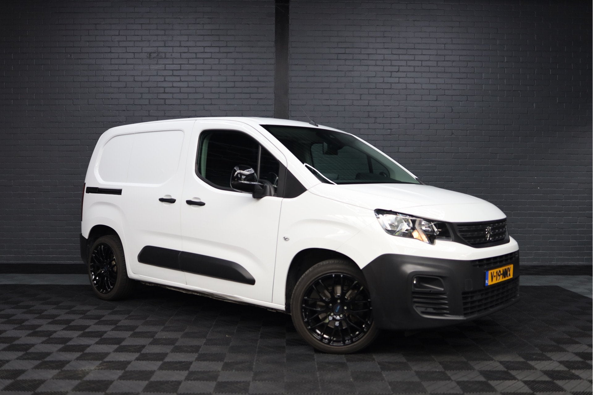 Peugeot Partner 1.5 BlueHDI Premium | AUTOMAAT | PDC | ACHTE, 1350 kg, Stof, Gebruikt, 4 cilinders