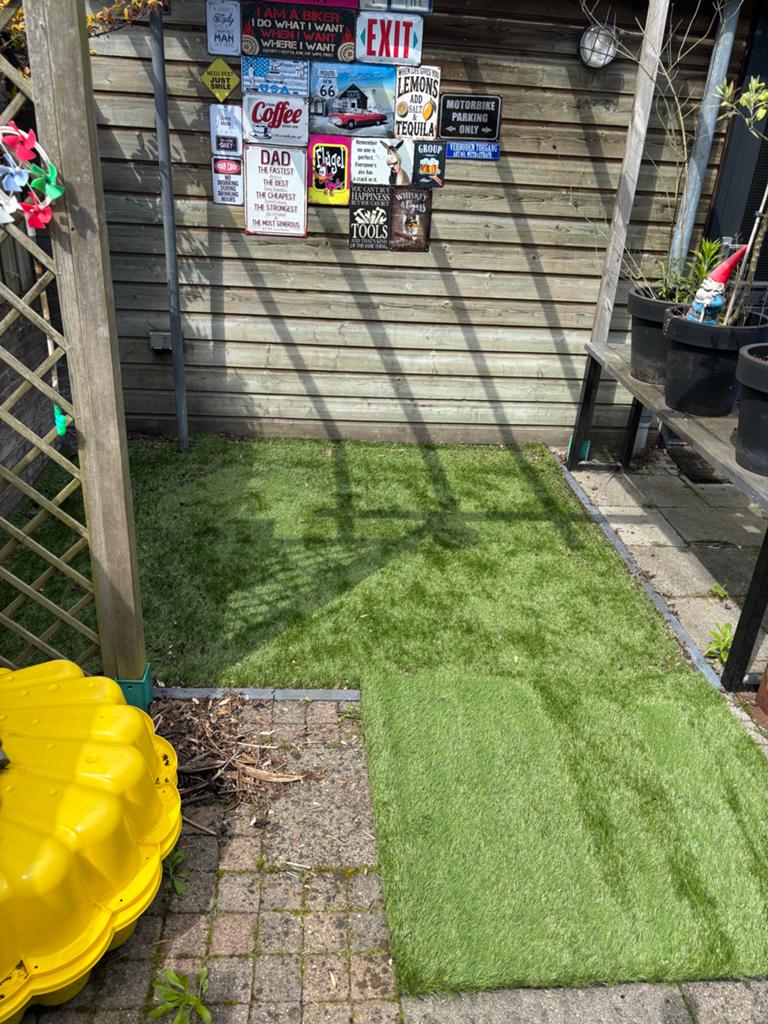 Kunstgras in 3 stukken, Tuin en Terras, Gras en Kunstgras, Ophalen, Zo goed als nieuw, Minder dan 10 m², Kunstgras