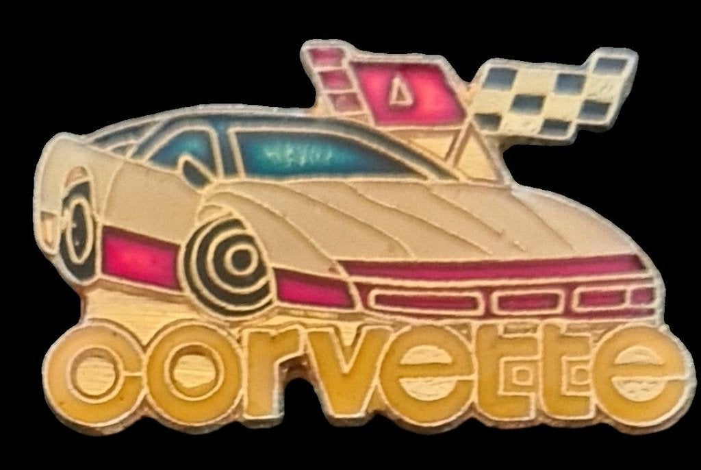 Corvette pin- geelrood epoxy, Verzamelen, Speldjes, Pins en Buttons, Verzenden, Nieuw, Transport, Speldje of Pin