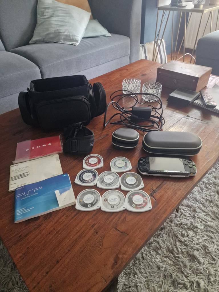 Sony PSP 2004 met games en accessoires, Spelcomputers en Games, Spelcomputers | Sony PSP, Zo goed als nieuw, PSP, Zwart, Met games