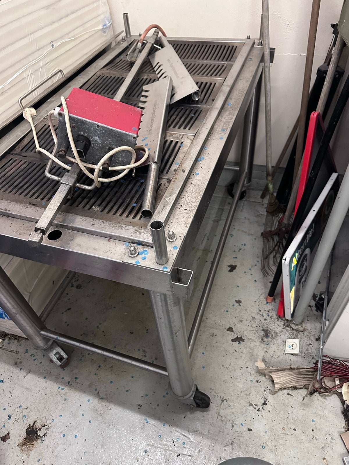 Professionele Gas BBQ met Elektrisch Spit - Hendi Florida, Ophalen, Gebruikt