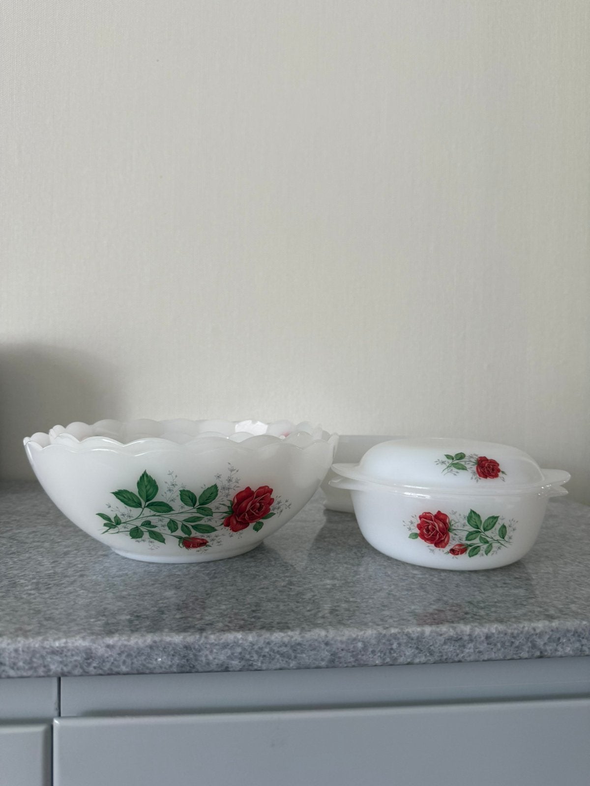 Antiek servies met roosjes, Ophalen