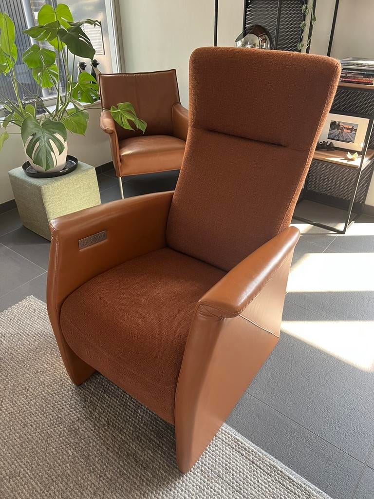 Fauteuil sta op stoel - leer met stof - electrisch, Ophalen, Zo goed als nieuw, 50 tot 75 cm, Leer