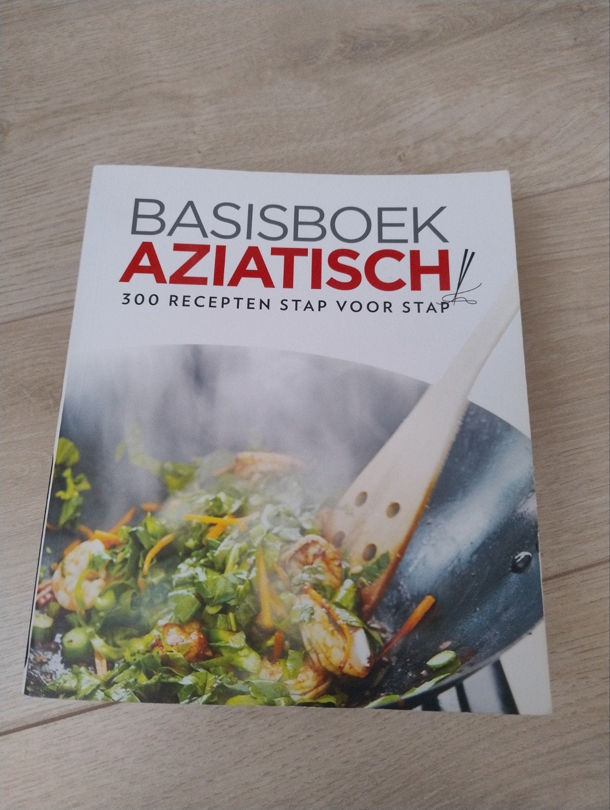 Basisboek Aziatisch: 300 recepten stap voor stap, Boeken, Azië en Oosters, Voorgerechten en Soepen, Zo goed als nieuw, Ophalen