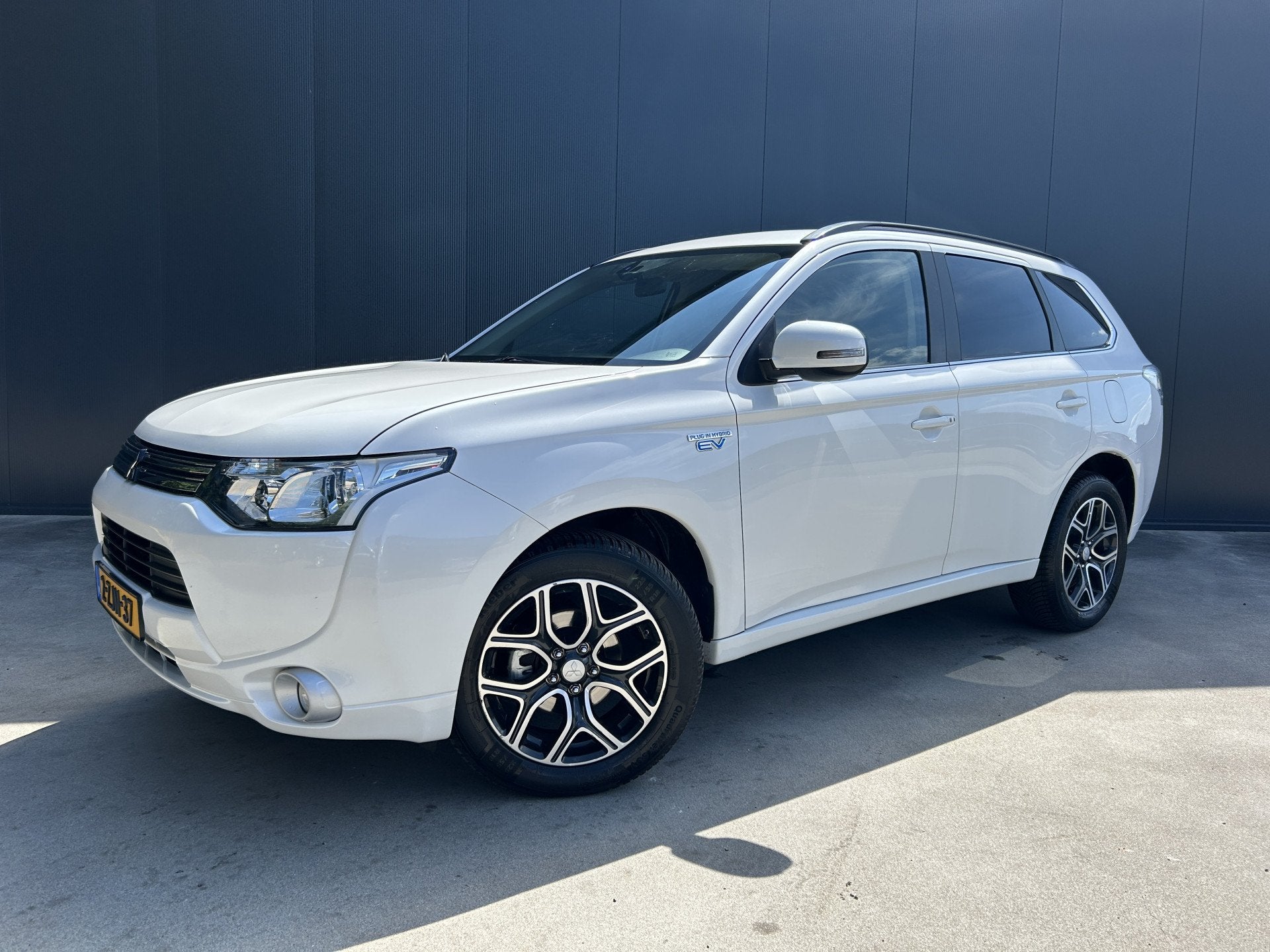 Mitsubishi Outlander 2.0 PHEV Business Edition NAVI CRUISE E, Automaat, 4 cilinders, Wit, Origineel Nederlands