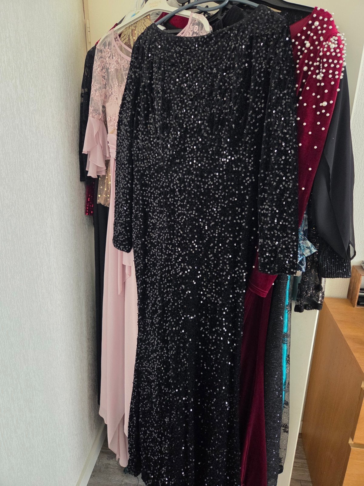 Zwarte pailletten avondjurk - Maat L, Kleding | Dames, Jurken, Ophalen of Verzenden, Zo goed als nieuw, Maat 42/44 (L), Zwart