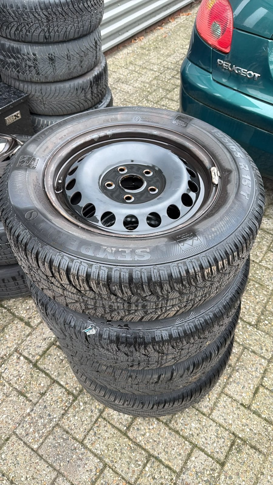 : 4 winterbanden op velg – VW Golf 5/6 / Touran – 195/65 R15, Auto-onderdelen, 15 inch, Banden en Velgen, 195 mm, Winterbanden