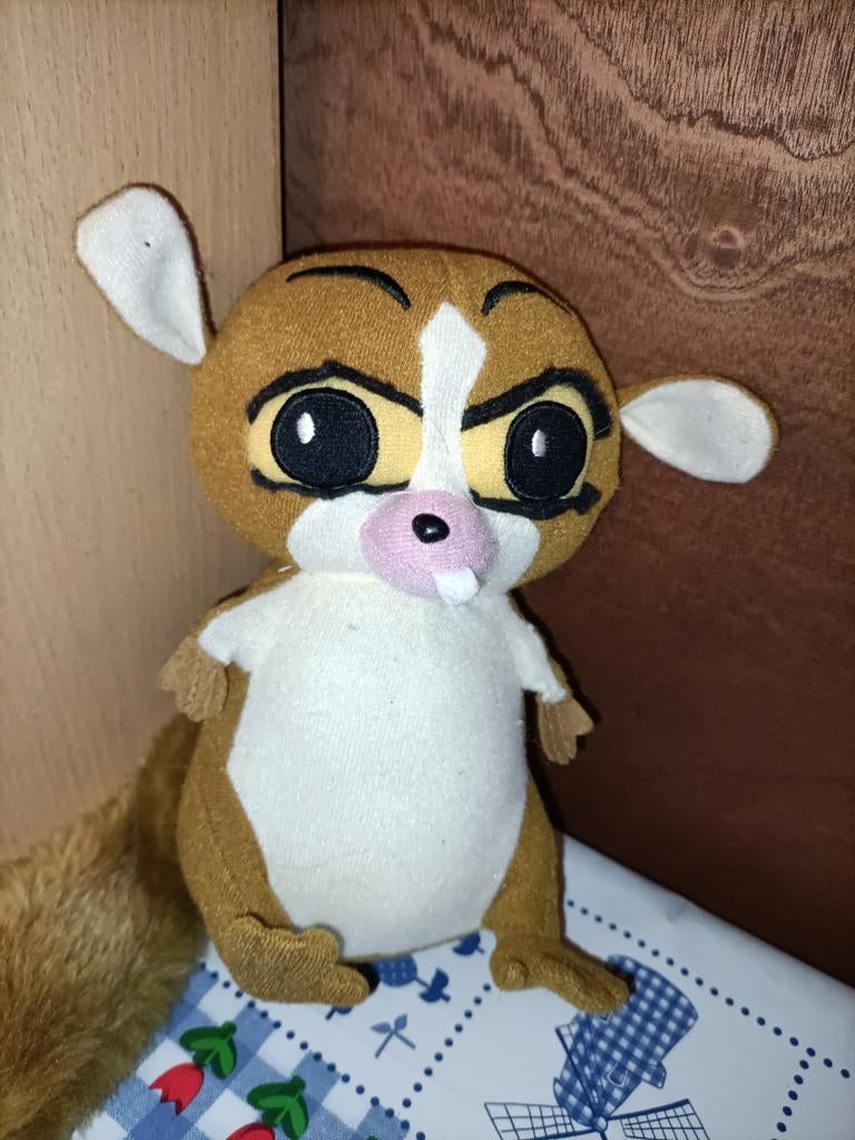 Mort knuffel Madagascar 20 cm groot, Kinderen en Baby's, Speelgoed | Knuffels en Pluche, Ophalen of Verzenden, Zo goed als nieuw