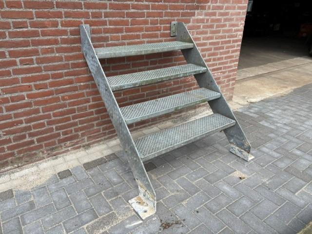 stalen trap, Ophalen, Zo goed als nieuw, Trap, Minder dan 2 meter