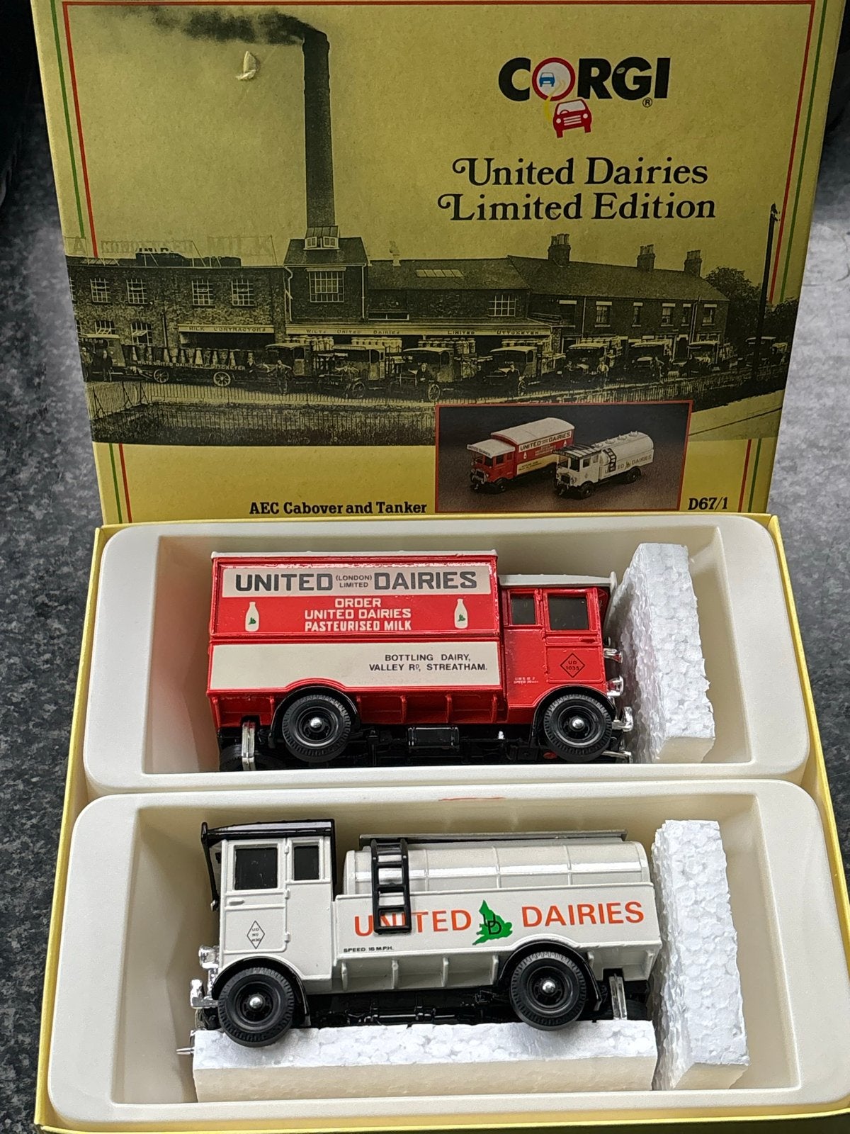 Corgi United Dairies Limited Edition AEC Cabover en Tanker, Ophalen of Verzenden, Nieuw, Bus of Vrachtwagen, Corgi