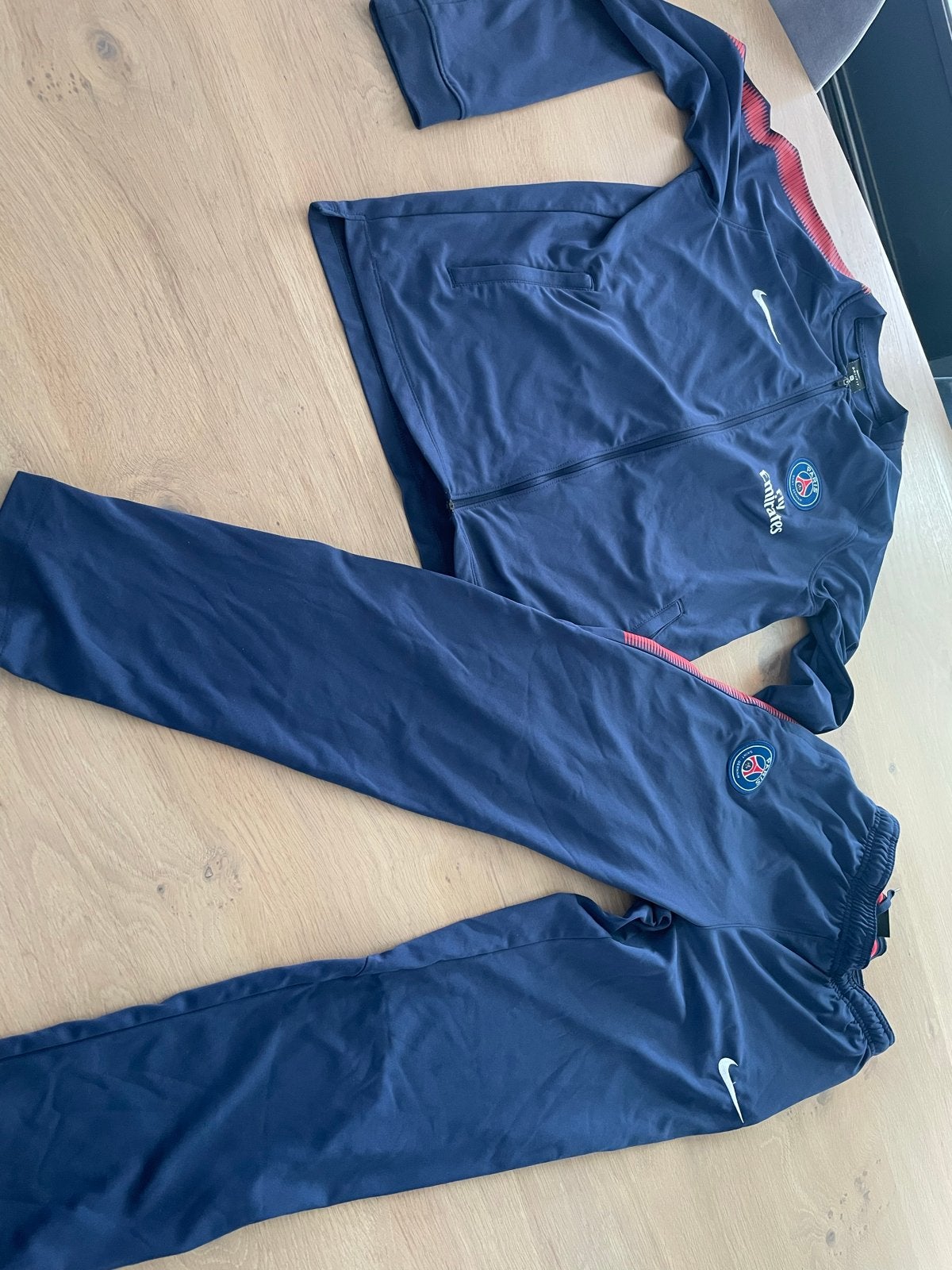 Nike PSG Trainingspak Maat XL (158-170cm), Ophalen of Verzenden, Zo goed als nieuw, Jongen, Setje