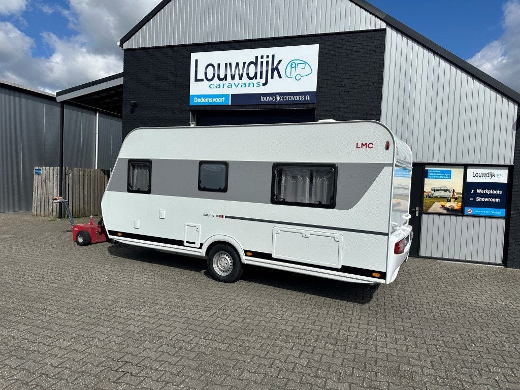 LMC Sassino 460 E ’23 (Enkele Bedden, 960kg), Caravans en Kamperen, Caravans, 2 aparte bedden, Rondzit, Bedrijf, Kelvinstraat 23
7701BZ  Dedemsvaart, NL