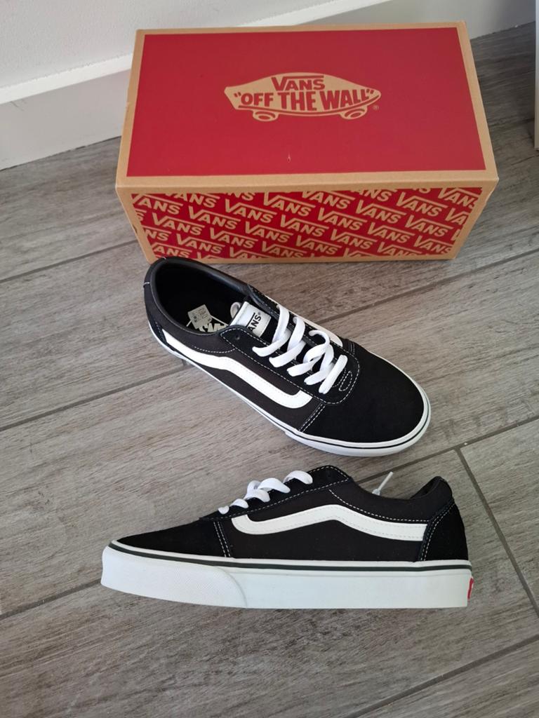 Nieuw VANS WARD dames suede canvas sneakers maat 40 schoenen, Kleding | Dames, Schoenen, Zwart, Nieuw, Ophalen of Verzenden, Sneakers of Gympen