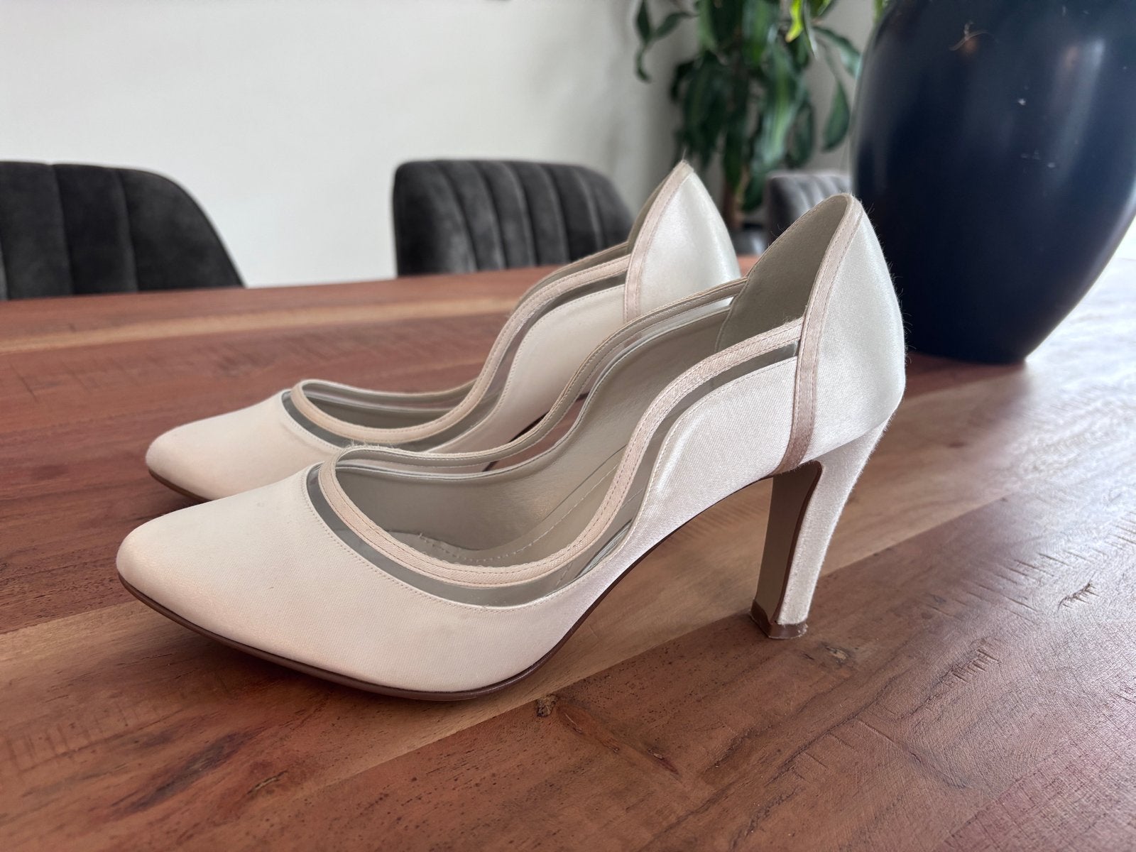 Rainbow Club Trouwschoenen Pumps Ivory Satin Maat 41, Kleding | Dames, Pumps, Verzenden, Wit, Gedragen