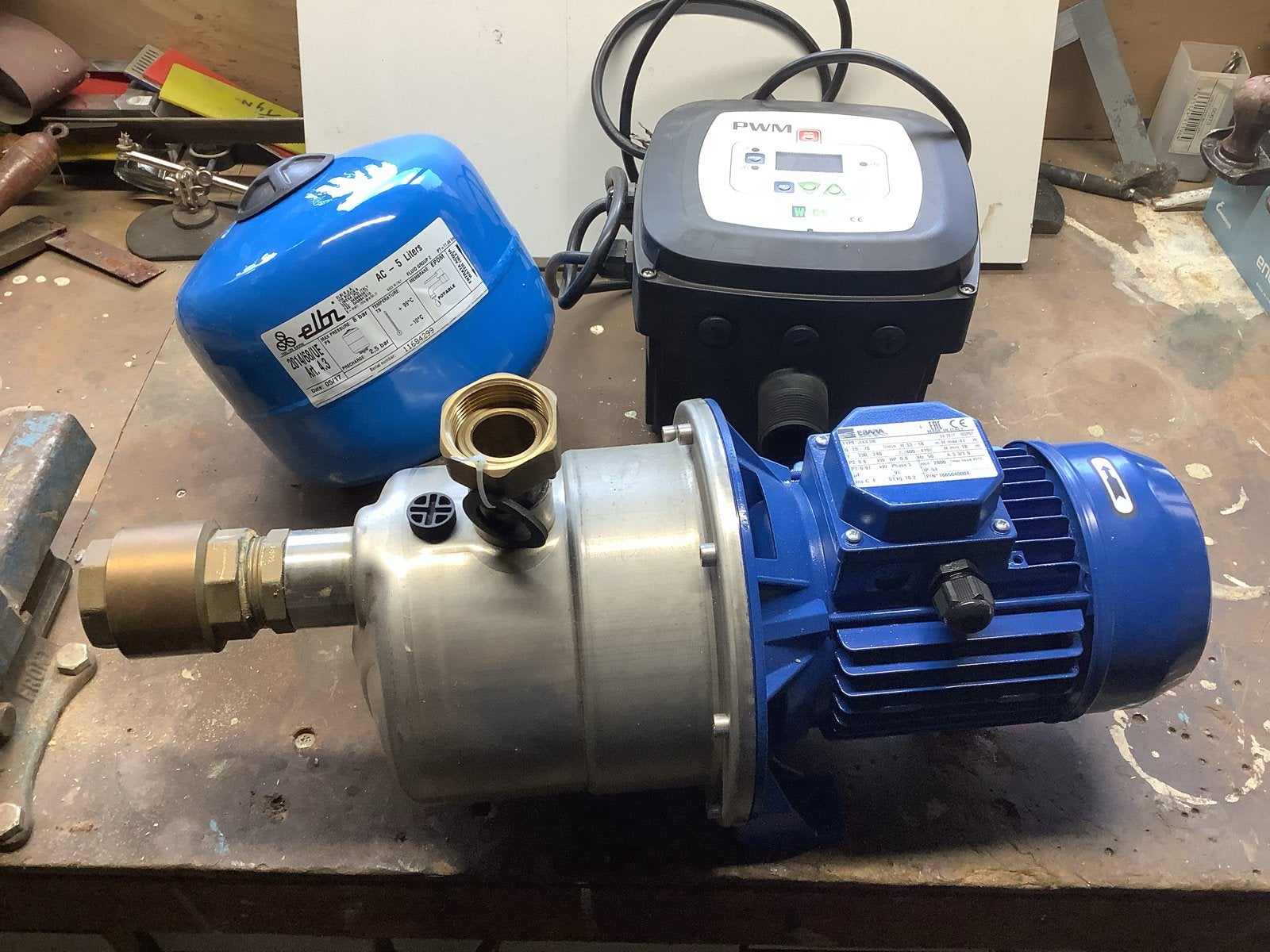 Nieuwe hydrofoorpomp met drukvat en frequentieregelaar, Ophalen, Nieuw, Elektrisch, Hydrofoorpomp