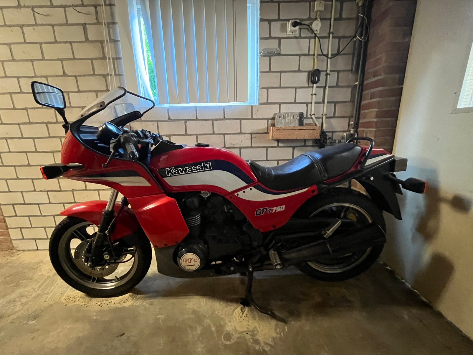 KAWASAKI GPZ 750 (1988), Motoren, Particulier