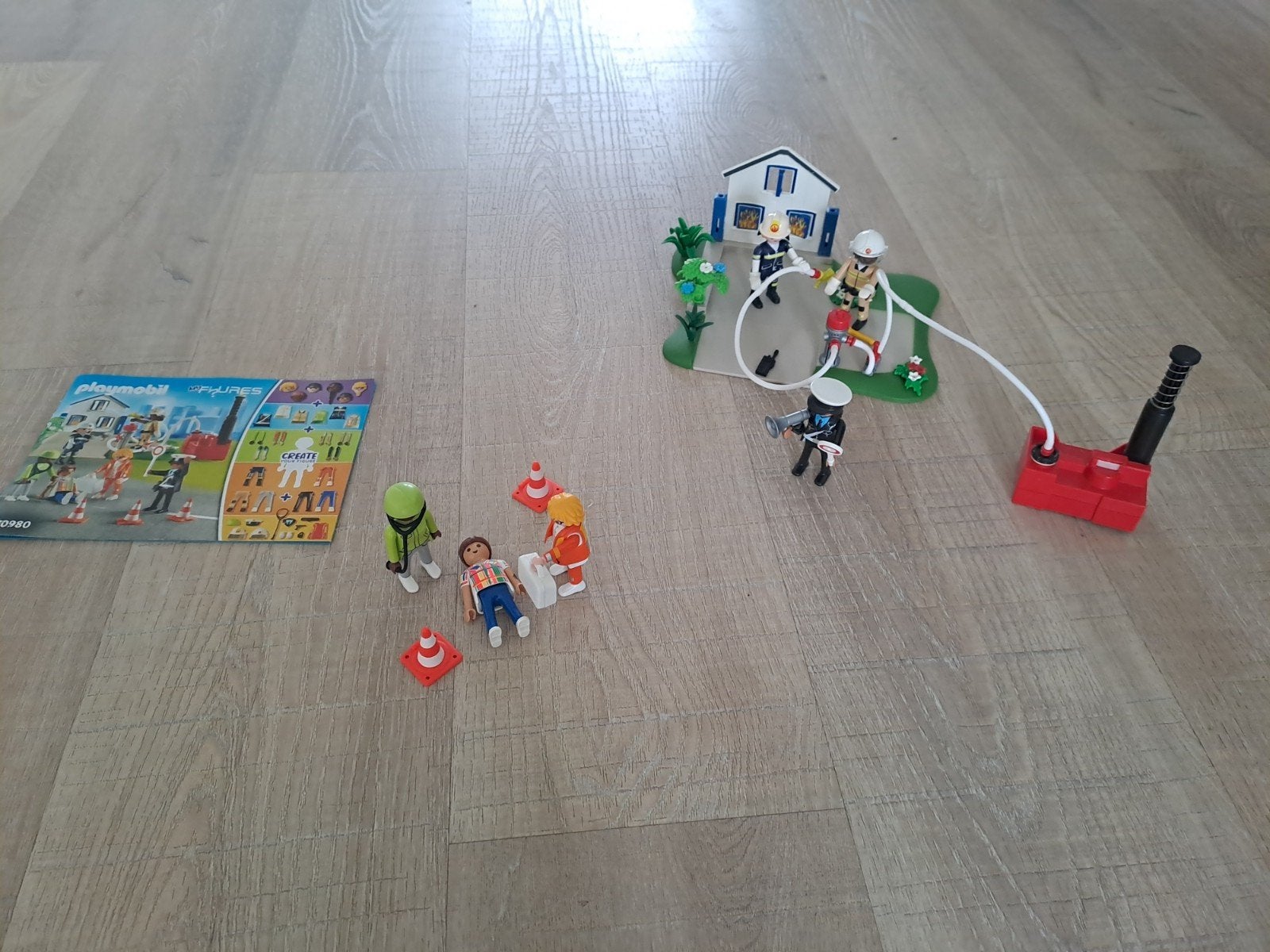 Playmobil My Figures: Brandweer en Hulpdiensten Set 70980, Ophalen of Verzenden, Gebruikt, City action, Figuren