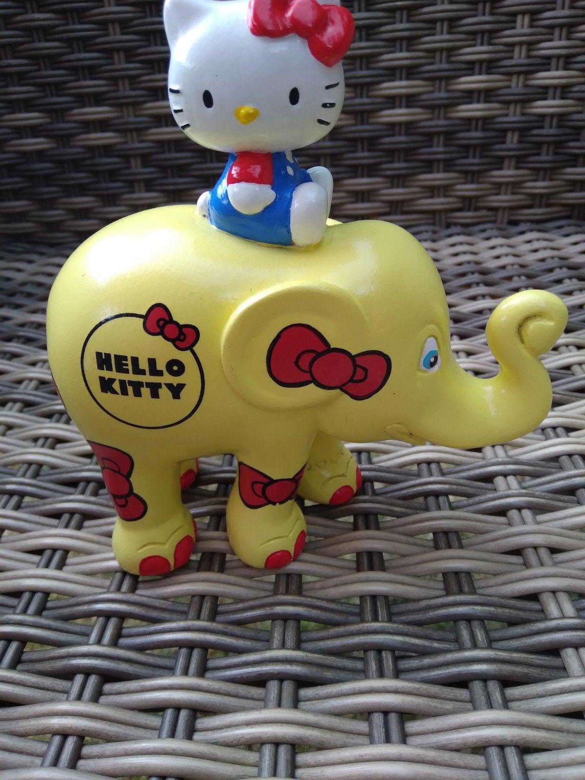 Elephant Parade Olifant "Hello Kitty" 10 cm hoog, Verzamelen, Beelden en Beeldjes, Ophalen of Verzenden, Zo goed als nieuw, Dier