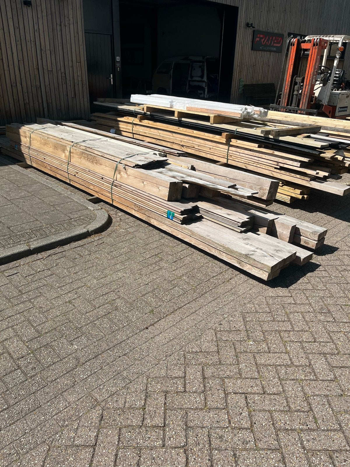 Grote partij nieuw hout: balken en planken, Doe-het-zelf en Verbouw, Hout en Planken, Ophalen, Gebruikt, Grenen, Balk