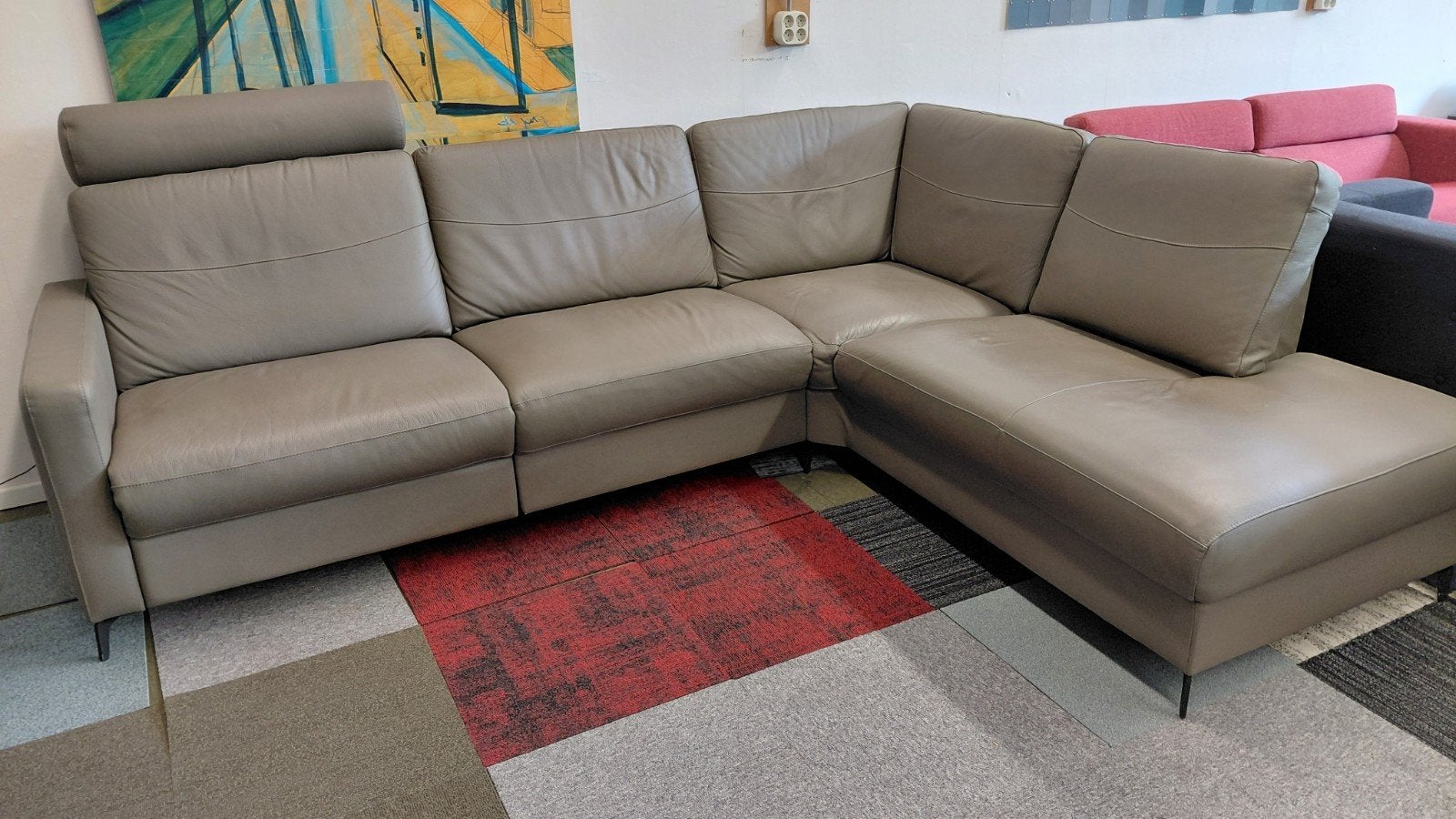Leren hoekbank | Elektrisch verstelbaar | Taupe leer, Ophalen, Gebruikt, Info@andriesign.nl, Leer