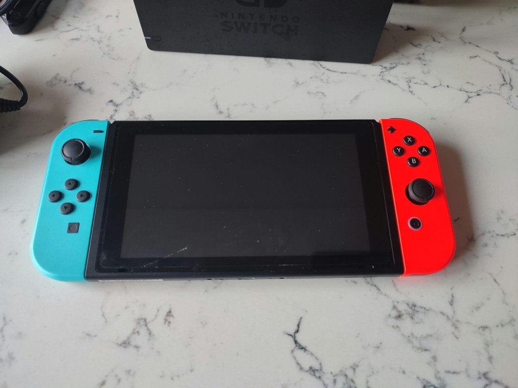 Nintendo Switch met dock, joycons en beschermhoes, Ophalen, Zo goed als nieuw, Met 2 controllers, Switch 2019 Upgrade