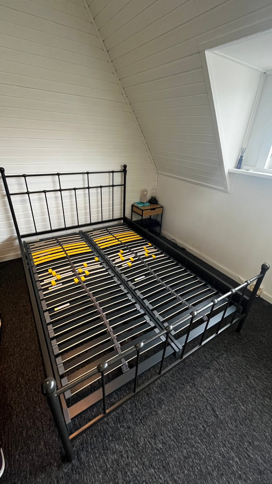 Bed, Huis en Inrichting, Slaapkamer | Bedden, Ophalen, Tweepersoons, 140 cm, Zo goed als nieuw