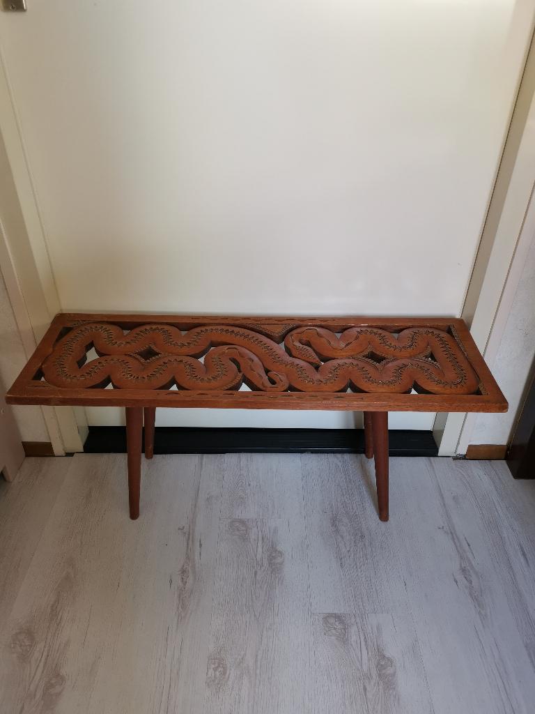 Oud tafeltje houtsnijwerk slang/muurdecoratie/bijzettafel, Ophalen