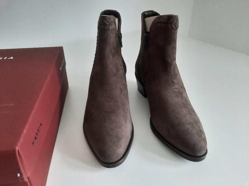mooie grijs/fango kleur suède HASSIA enkellaarsjes 38H nieuw, Kleding | Dames, Schoenen, Hassia, Lage of Enkellaarzen, Nieuw, Ophalen of Verzenden
