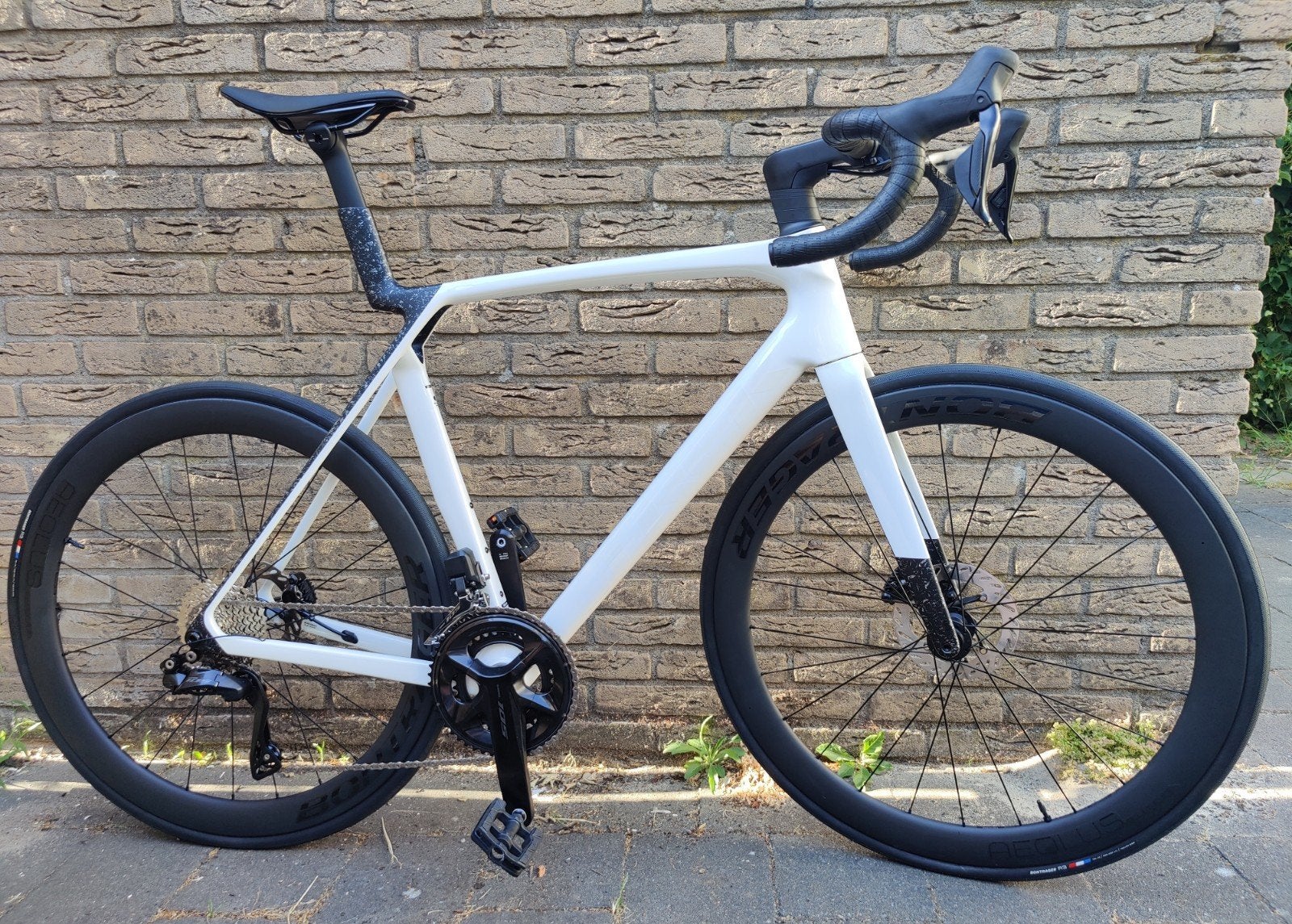 Carbon allrounder TREK Madone SL6 Gen 8 wit, Carbon, Nieuw, Meer dan 20 versnellingen, Schijfrem