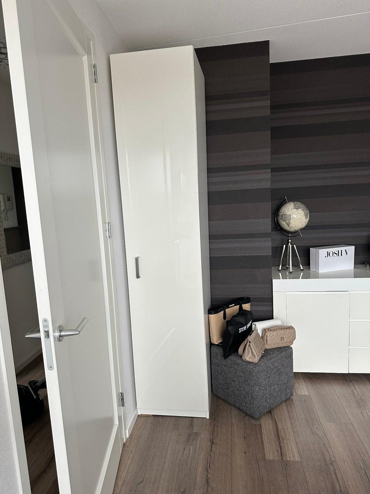 Hoge kast ikea hoogglans, Huis en Inrichting, Kasten | Kledingkasten, Ophalen, Gebruikt, 50 tot 75 cm, 200 cm of meer